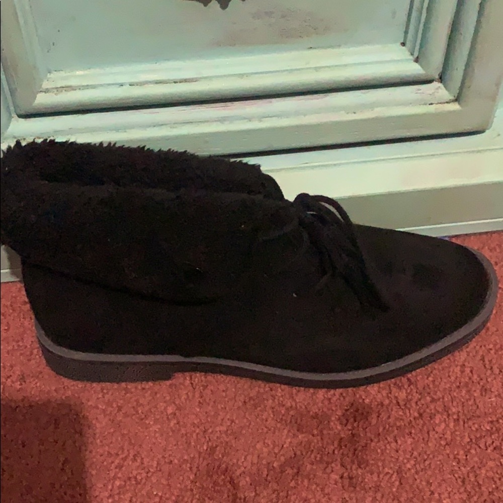 black short sherpa boots